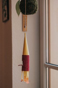 Tvoření pro děti - Raketa z ruličky od toaletního papíru